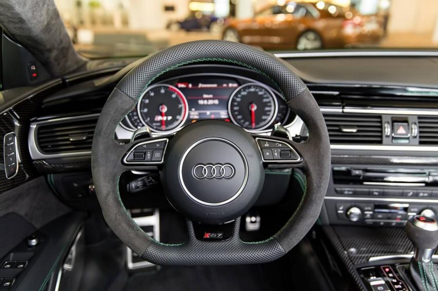 Панель приборов Audi RS7 Sportback by Audi Exclusive 2015 года  (фото 6 из 12)